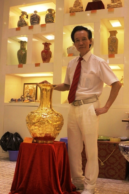 Cận cảnh lâu đài sứ vẽ bằng vàng tuyệt đẹp của đại gia Việt ảnh 3