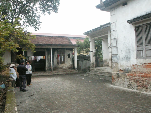 Ngôi nhà trông coi đầm bị cưỡng chế nhầm đã bị kéo sập