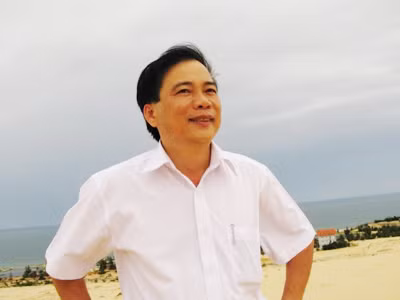 Nhà thơ Dương Thuấn