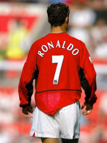 MU đang tích cực tìm người mang áo số 7. ảnh: Daily Mail