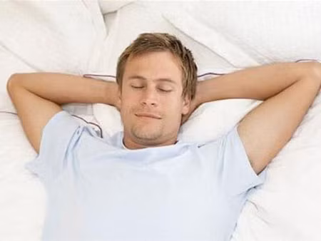 5 tư thế ngủ khiến nam giới bị yếu sinh lý ảnh 2