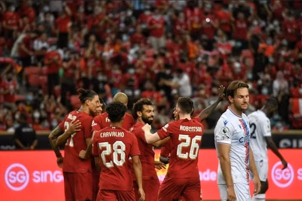 Trận Liverpool - Crystal Palace ở Singapore vào tháng 7/2022. Ảnh: The Straits Times.