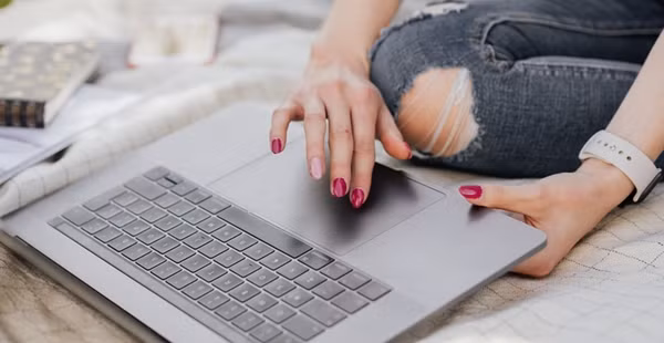 Những cặp hẹn hò online càng dễ chia tay vào những tuần đầu tháng 12. Ảnh minh họa: Break Up Break Through. Những cặp hẹn hò online càng dễ chia tay vào những tuần đầu tháng 12. Ảnh minh họa: Break Up Break Through.