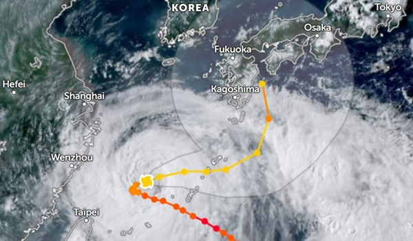 Đường đi thực tế và dự báo của bão Khanun. Ảnh: Zoom Earth.