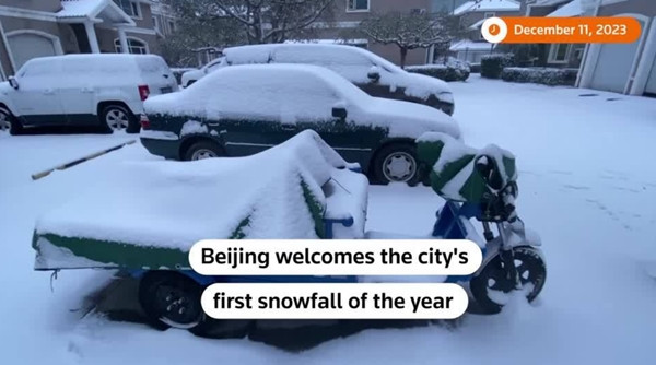 Bắc Kinh (Trung Quốc) được phủ tuyết trắng xóa vào sáng 11/12. Ảnh: Reuters. Bắc Kinh (Trung Quốc) được phủ tuyết trắng xóa vào sáng 11/12. Ảnh: Reuters.