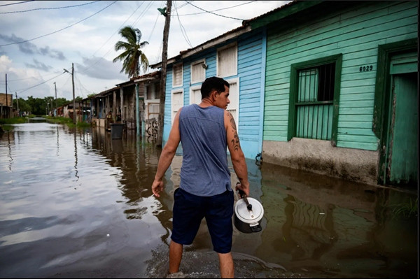 Bão Idalia đã gây ngập lụt ở Cuba. Ảnh: NY Post.