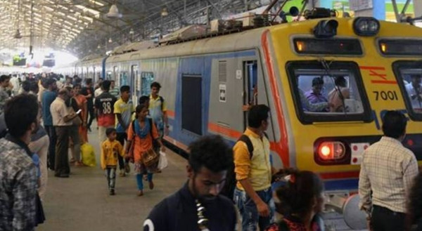 Jain thường chọn những nơi đông người như ga tàu điện để ăn xin. Ảnh minh họa: Indian Express. Jain thường chọn những nơi đông người như ga tàu điện để ăn xin. Ảnh minh họa: Indian Express.