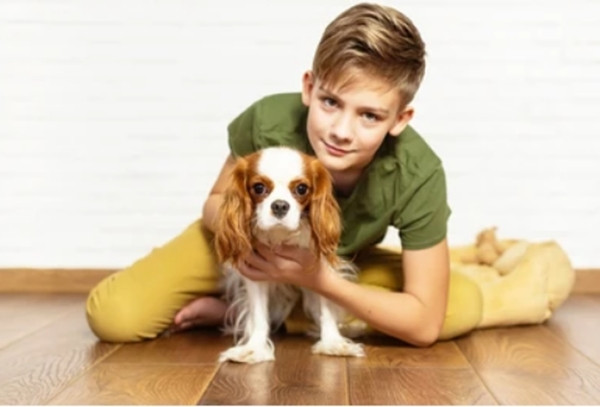 Chơi với thú cưng cũng là cách tốt để giảm căng thẳng và giận dữ. Ảnh: Shutterstock.