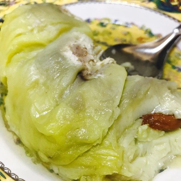 Sầu riêng rắc muối nhúng nước sôi. Ảnh: Weibo.