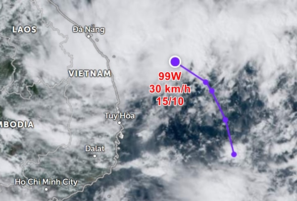 Vùng áp thấp 99W đang di chuyển hướng về phía miền Trung nước ta. Ảnh: Zoom Earth.
