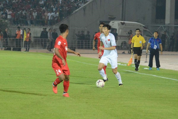 Văn Hậu (5) có đóng góp lớn trong các chiến thắng của ĐT Việt Nam. Ảnh: AFF Mitsubishi Electric Cup. Văn Hậu (5) có đóng góp lớn trong các chiến thắng của ĐT Việt Nam. Ảnh: AFF Mitsubishi Electric Cup.