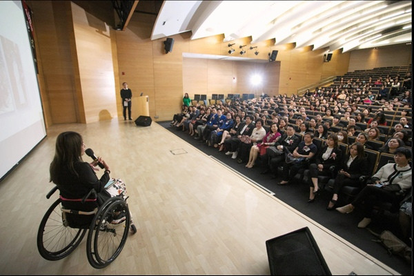 Một buổi diễn thuyết của Yim. Ảnh: Rabi Yim. Một buổi diễn thuyết của Yim. Ảnh: Rabi Yim.