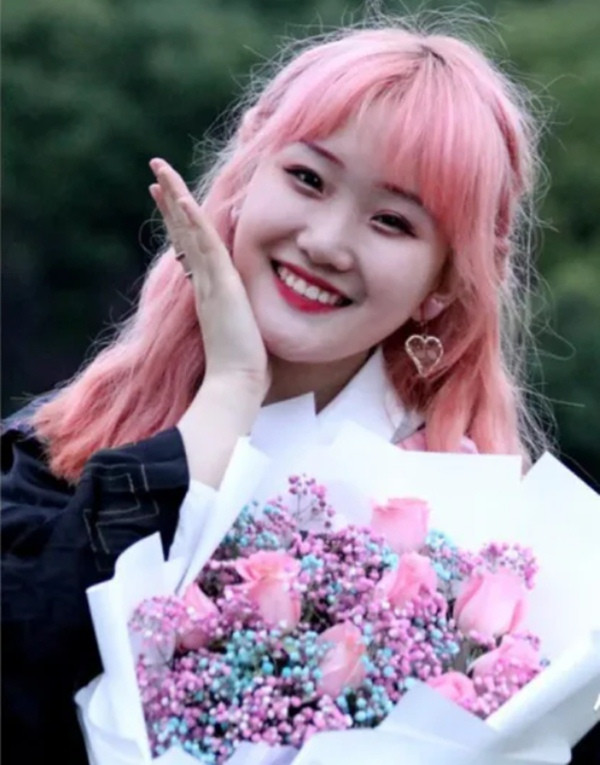 Hãy mãi là một đóa hoa màu hồng nhé! Ảnh: Xiaohongshu.