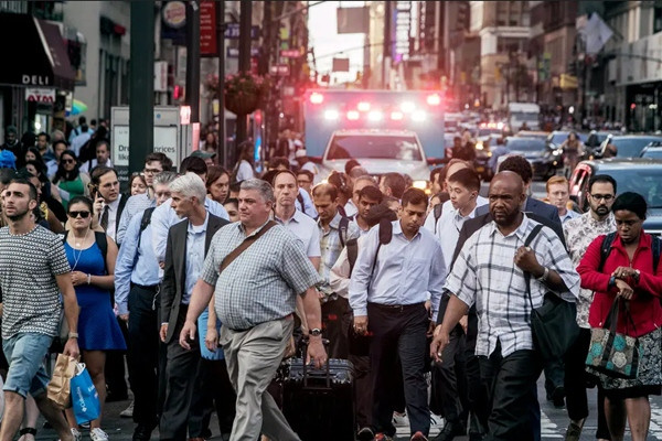 Thành phố nơi Sophia làm việc rất đông người nên khó tìm nhà thuê, giá cả lại đắt đỏ. Ảnh minh họa: Victor J. Blue for The New York Times. Thành phố nơi Sophia làm việc rất đông người nên khó tìm nhà thuê, giá cả lại đắt đỏ. Ảnh minh họa: Victor J. Blue for The New York Times.