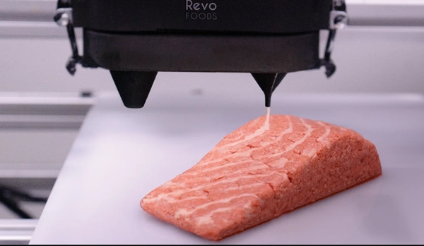 Cận cảnh trông cũng không khác gì cá hồi bình thường. Ảnh: Revo Foods.