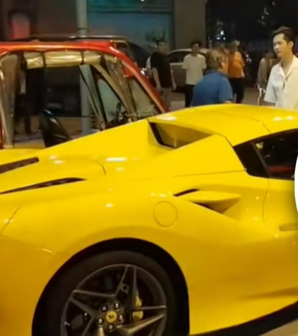 Thực ra người lái chiếc siêu xe chỉ cần "thủ phạm" xin lỗi đàng hoàng. Ảnh: Weibo. Thực ra người lái chiếc siêu xe chỉ cần "thủ phạm" xin lỗi đàng hoàng. Ảnh: Weibo.