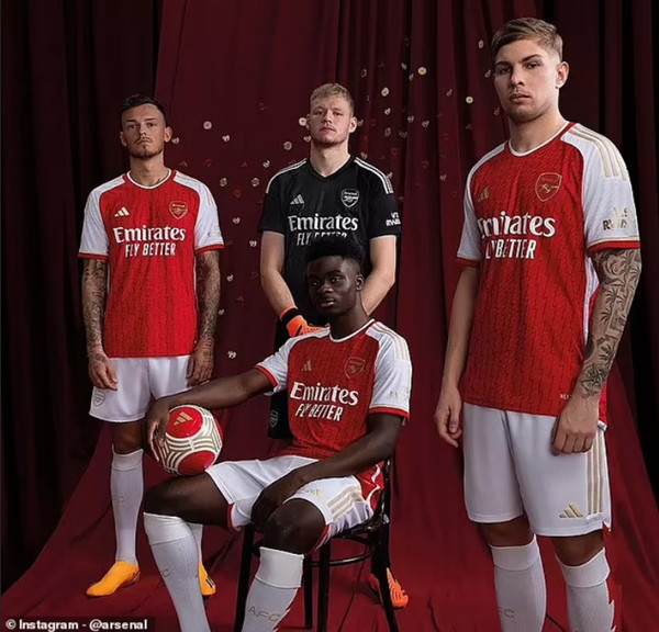 Các cầu thủ Arsenal giới thiệu áo đấu sân nhà mùa giải 2023/24. Ảnh: Instagram. Các cầu thủ Arsenal giới thiệu áo đấu sân nhà mùa giải 2023/24. Ảnh: Instagram.