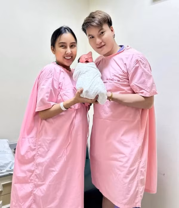 Gia đình nhỏ hạnh phúc. Ảnh: Facebook.