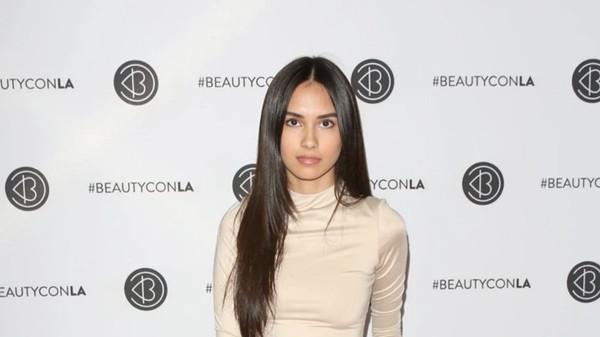 Cô gái ảo được cho là có giọng nói, tính cách giống y "bản gốc". Ảnh: TechStory.