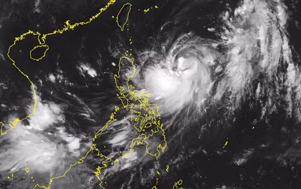 Bão Koinu - giờ đã là bão rất mạnh - đến gần Philippines vào ngày 1/10. Ảnh: Rappler.