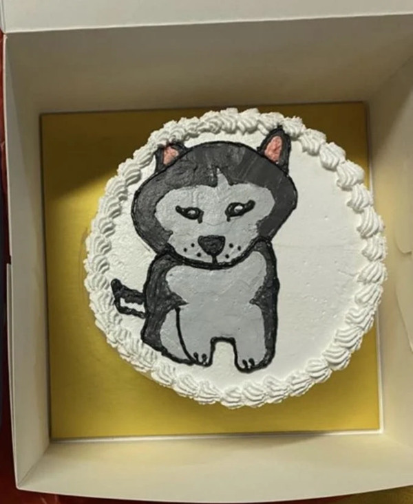 Chiếc bánh mà khách hàng nhận được. Ảnh: Facebook.