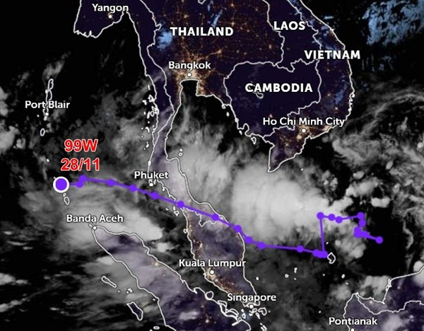 Áp thấp 99W đi từ Biển Đông sang Ấn Độ Dương. Ảnh: Zoom Earth, JMA. Áp thấp 99W đi từ Biển Đông sang Ấn Độ Dương. Ảnh: Zoom Earth, JMA.