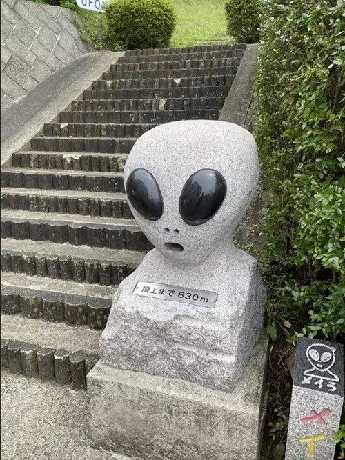 Người dân ở Iino-machi tin rằng người ngoài Trái Đất đã ghé thăm thành phố. Ảnh: Twitter. Người dân ở Iino-machi tin rằng người ngoài Trái Đất đã ghé thăm thành phố. Ảnh: Twitter.