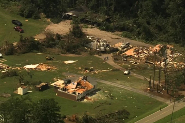 Một phần hậu quả của trận lốc xoáy ở Hạt Nash. Ảnh: WRAL.