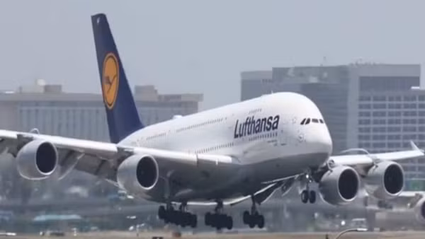 Một máy bay của hãng Lufthansa. Ảnh: India Today.