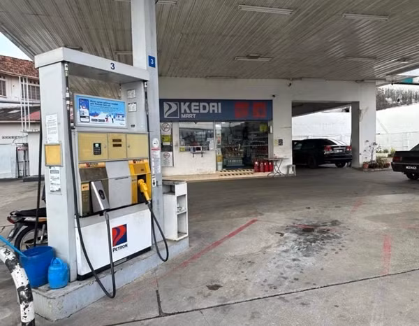 Trạm xăng sau vụ việc. Ảnh: Polis Daerah Segamat.
