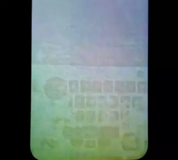 "Hiệu ứng bóng ma" trên màn hình iPhone. Ảnh: Demon's Tech.