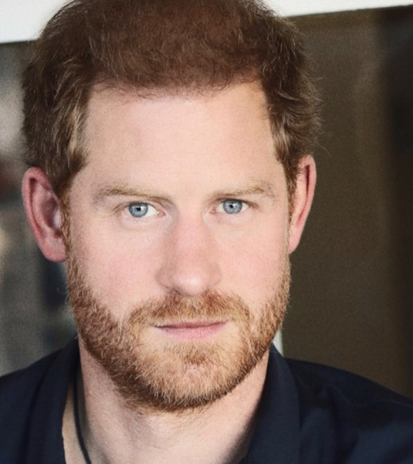 Netizen cho rằng cả mắt và da của Hoàng tử Harry trong ảnh này cũng được chỉnh sửa khá nhiều. Ảnh: BetterUp. Netizen cho rằng cả mắt và da của Hoàng tử Harry trong ảnh này cũng được chỉnh sửa khá nhiều. Ảnh: BetterUp.