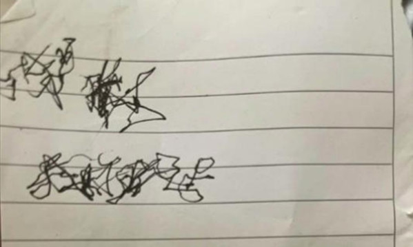 Những chữ mà cha cô gái viết trước khi qua đời. Ảnh: Xiaohongshu/ SCMP. Những chữ mà cha cô gái viết trước khi qua đời. Ảnh: Xiaohongshu/ SCMP.