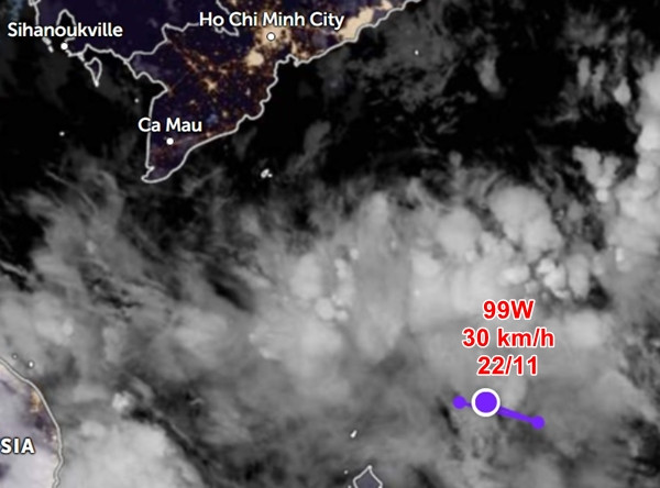 Vùng áp thấp 99W mới xuất hiện trên Biển Đông. Ảnh: Zoom Earth, JMA, Himawari.