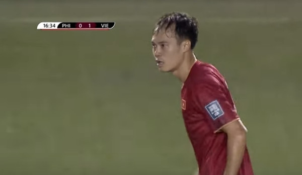 Nguyễn Văn Toàn là người mở tỷ số cho ĐT Việt Nam trong trận với ĐT Philippines. Ảnh: FPT Play/ YouTube.