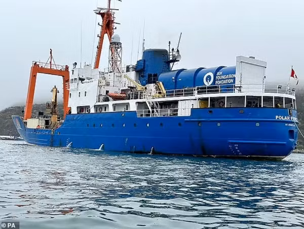 Tàu mẹ Polar Prince. Ảnh: PA.