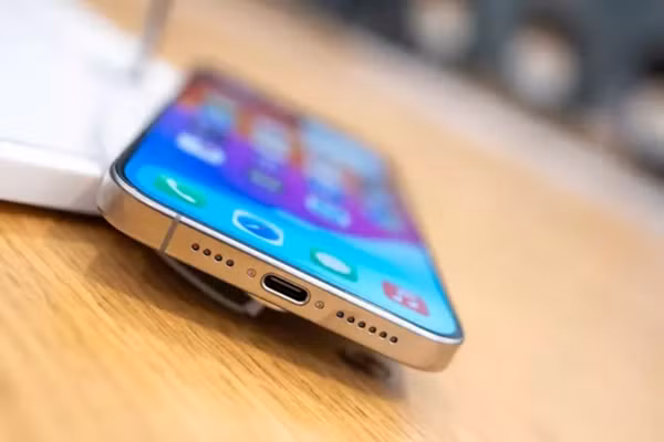 Apple thừa nhận vấn đề iPhone 15 bị "nóng hơn kỳ vọng" và hứa sẽ khắc phục. Ảnh: Ming Yeung/ Getty.