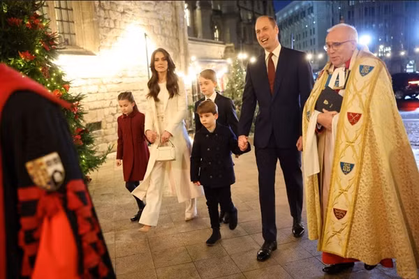 Vợ chồng Hoàng tử William - Công nương Kate cùng 3 con tới dự lễ mừng Giáng Sinh 2023. Ảnh: Chris Jackson/ Getty. Vợ chồng Hoàng tử William - Công nương Kate cùng 3 con tới dự lễ mừng Giáng Sinh 2023. Ảnh: Chris Jackson/ Getty.