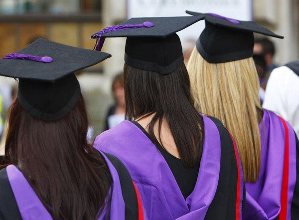 Khoảng 13.000 sinh viên tốt nghiệp năm nay ở Anh bị ảnh hưởng bởi phong trào "tẩy chay chấm điểm". Ảnh: PA Wire. Khoảng 13.000 sinh viên tốt nghiệp năm nay ở Anh bị ảnh hưởng bởi phong trào "tẩy chay chấm điểm". Ảnh: PA Wire.