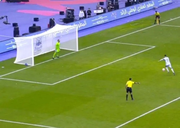 Ronaldo ghi bàn đầu tiên từ chấm 11m. Ảnh: beIN Sports.