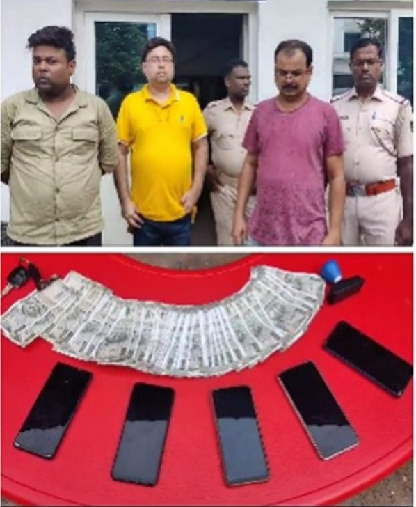 Nhóm 3 kẻ lừa đảo bị cảnh sát bắt (ảnh trên) và một số thứ bị thu giữ (ảnh dưới). Ảnh: Kalinga TV. Nhóm 3 kẻ lừa đảo bị cảnh sát bắt (ảnh trên) và một số thứ bị thu giữ (ảnh dưới). Ảnh: Kalinga TV.