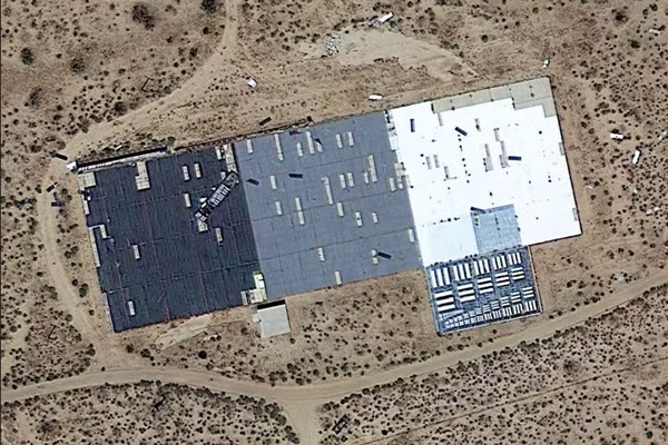 "Mã vạch" trông như thể còn chưa hoàn thành ở California (Mỹ). Ảnh: GoogleEarth.