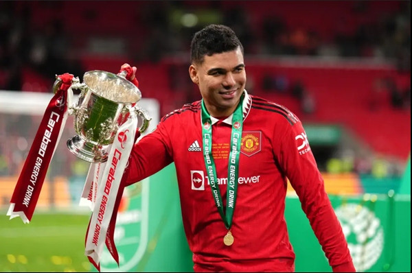 Casemiro ăn mừng chiến thắng sau trận Chung kết cúp Carabao vừa diễn ra. Ảnh: PA. Casemiro ăn mừng chiến thắng sau trận Chung kết cúp Carabao vừa diễn ra. Ảnh: PA.