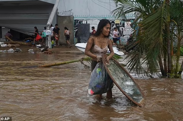Tình trạng ở Acapulco hiện đang rất rối loạn. Ảnh: AP. Tình trạng ở Acapulco hiện đang rất rối loạn. Ảnh: AP.