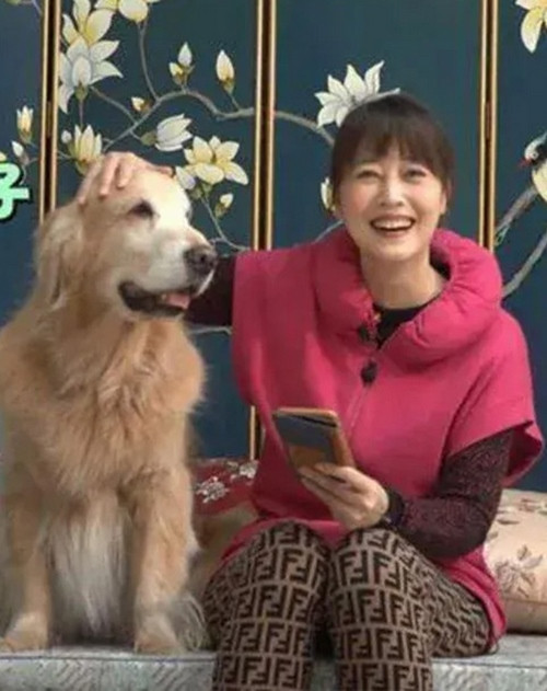 Châu Hải My và một chú chó cưng của cô. Ảnh: 8days. Châu Hải My và một chú chó cưng của cô. Ảnh: 8days.