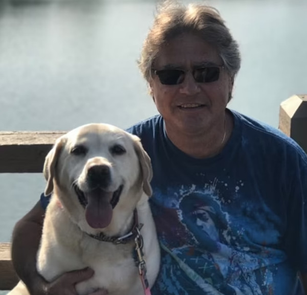 Ông Dicara cùng chú chó của mình. Ảnh: LinkedIn. Ông Dicara cùng chú chó của mình. Ảnh: LinkedIn.