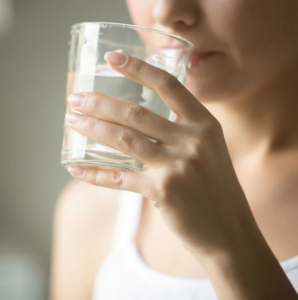 Việc uống nước là tốt không đồng nghĩa với việc uống càng nhiều nước càng tốt. Ảnh minh họa: DNA. Việc uống nước là tốt không đồng nghĩa với việc uống càng nhiều nước càng tốt. Ảnh minh họa: DNA.