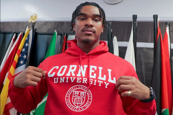 Dennis đã lựa chọn ĐH Cornell. Ảnh: AFP.