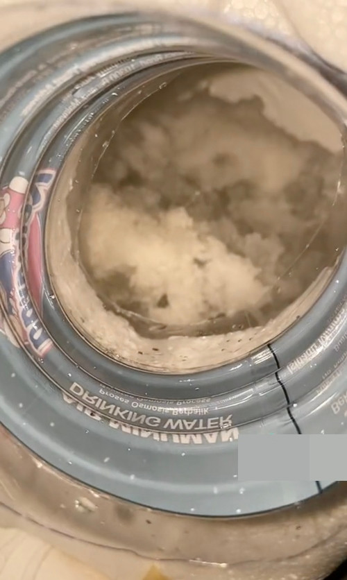 Đá vụn ở trong thùng xốp. Ảnh: Daniel. Đá vụn ở trong thùng xốp. Ảnh: Daniel.