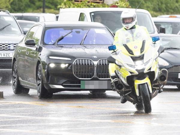 Hoàng tử Harry nhanh chóng rời London sau phần nghi lễ chính của Lễ Đăng Quang. Ảnh: Jim Bennett. Hoàng tử Harry nhanh chóng rời London sau phần nghi lễ chính của Lễ Đăng Quang. Ảnh: Jim Bennett.